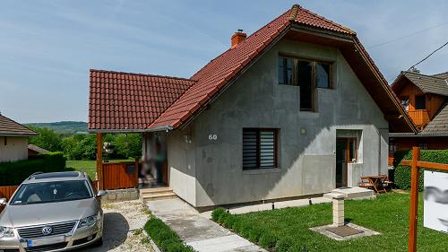  A tastefully renovated family house is for sale in the boundary of the settlement called Gyülevész. The new owner has the opportunity to finish the exterior painting of the house and to build-in the attic floor.