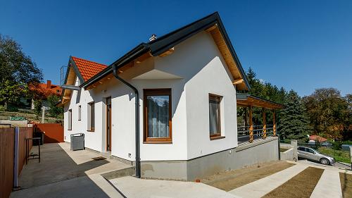 Új építésű.  Igényesség, precizitás és a minőség jellemzi ezt az újonnan épülő, valamint alacsony kiadású havi költséggel rendelkező családi házat.