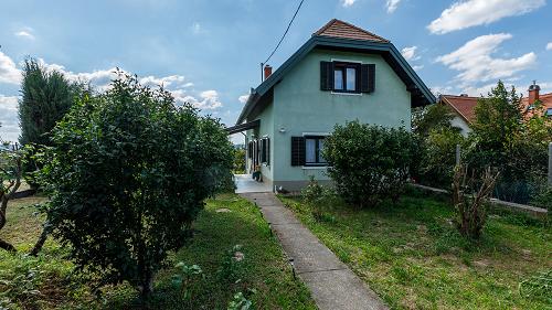 Panorámás.  Nem csak nyaralónak hanem a mindennapi életre is alkalmas ingatlan eladó Hévíz szomszédságában.