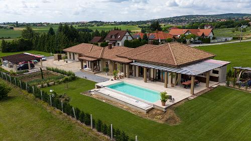 Új építésű.  Mediterrán stílusú luxusvilla medencével és finn szaunával!