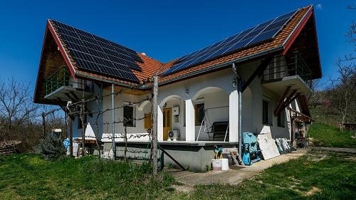  Paradise Home for Nature Lovers for Sale!
