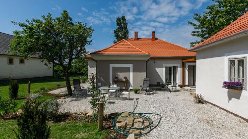  The charm of older properties can easily be revitalized through tasteful renovations.