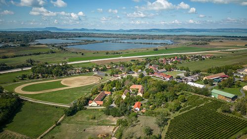 Handelszaken, Traditionele woning.  