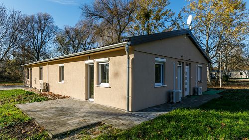 Üzleti lehetőségek.  Hévíz és Alsópáhok között, közkedvelt üdülőövezeti részén akár nyaralónak is kiváló lakás eladó.