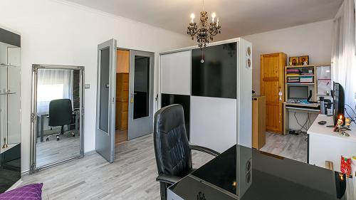  Igazán kedvező fenntartású lakás eladó Cserszegtomajon.