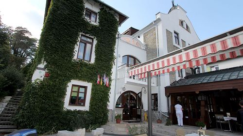 In the center of Hévíz, right next to the thermal lake, hotel, restaurant and brasserie are for sale.