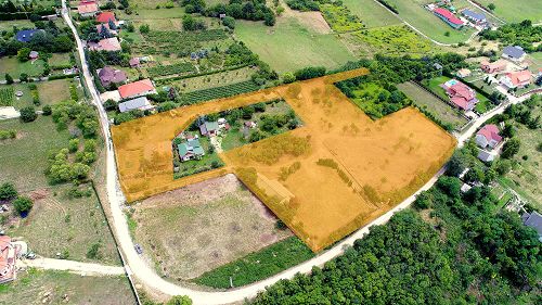 Panorámás, Üzleti lehetőségek.  Cserszegtomajon, a bottyaháti részen több mint 1 hektáron külön, részletekben is megvásárolható terület eladó.