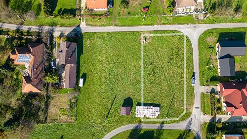 A building plot is for sale in Kehidakustány, which is categorized as Lke1 property, like a residential area with garden territories.