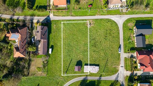 A building plot is for sale in Kehidakustány, which is categorized as Lke1 property, like a residential area with garden territories.