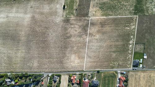 Eladó belterületi építési telek.