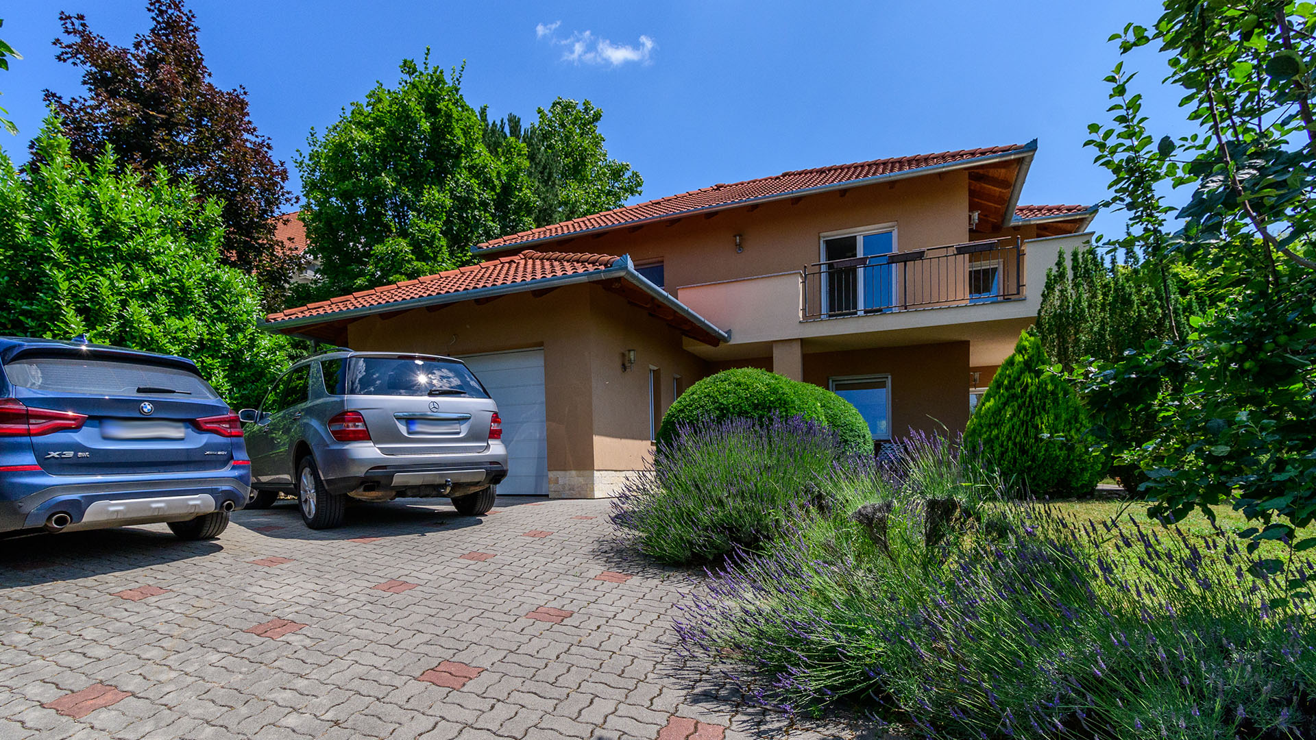 Családi ház Panorámás, Balatoni ingatlan. A Balaton északi partján
